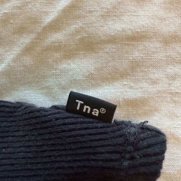 TNA Ribbed Cropped Tank - Picture 3 of 6